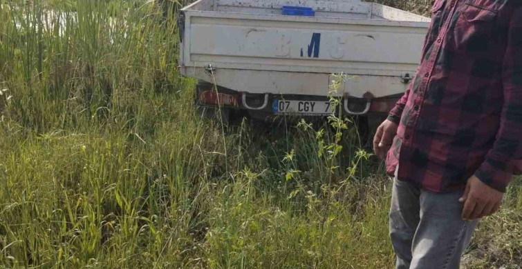 Antalya'da Kamyonet Çarpışması: 2 Yaralı