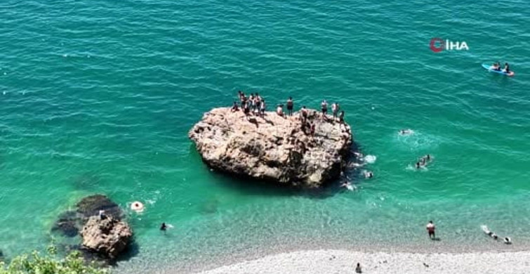 Antalya'da Karla Mücadele ve Yaz Eğlencesi