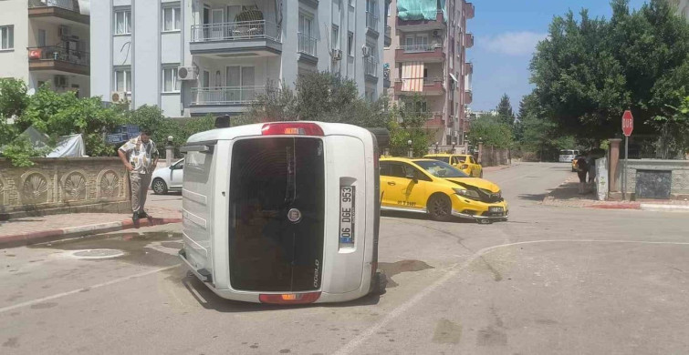 Antalya'da Kazada Sürücü Burnu Bile Kanamadan Kurtuldu