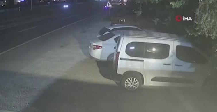 Antalya’da Kontrolden Çıkan Araç Park Halindeki Araçlara Çarptı