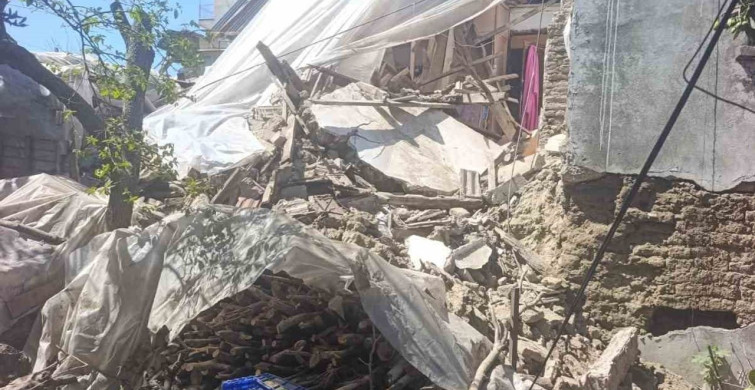 Antalya'da Kullanılmayan Kerpiç Ev Çöktü