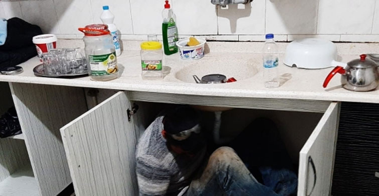 Antalya’da Kumar Baskını: 1 Şahıs Mutfak Dolabının İçinden Çıktı