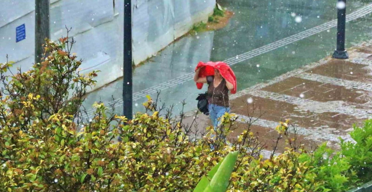 Antalya'da Mayıs Sürprizi: Aniden Yağdı