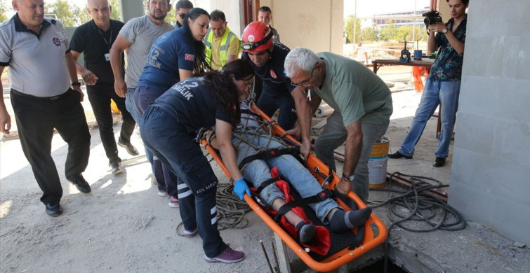 Antalya'da Merdiven Kazası: İşçi Yaralandı