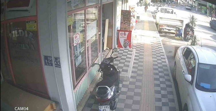 Antalya'da Motosiklet Hırsızlığı: Kadın, Güpegündüz Aksiyona Geçti