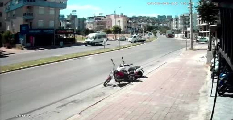Antalya'da motosiklet kazasında hayatını kaybeden anne için gözyaşları