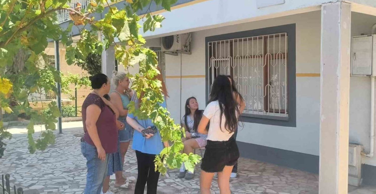 Antalya'da mutfakta çıkan yangında vatandaşların müdahalesi