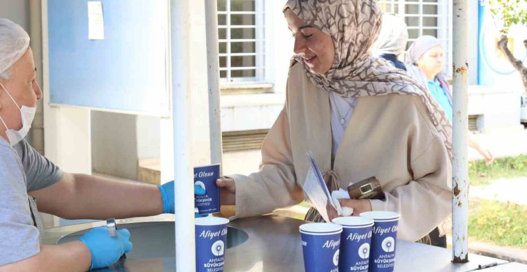 Antalya'da Öğrencilere Sıcak Çorba İkramı