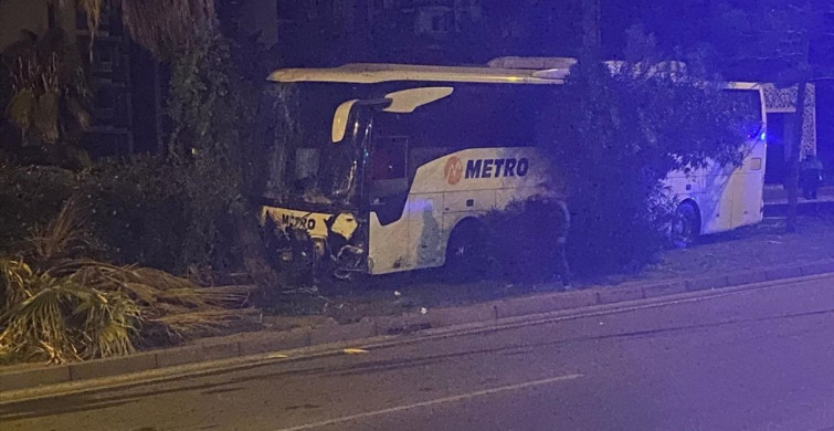 Antalya'da Otobüs Kazası: 3 Yaralı
