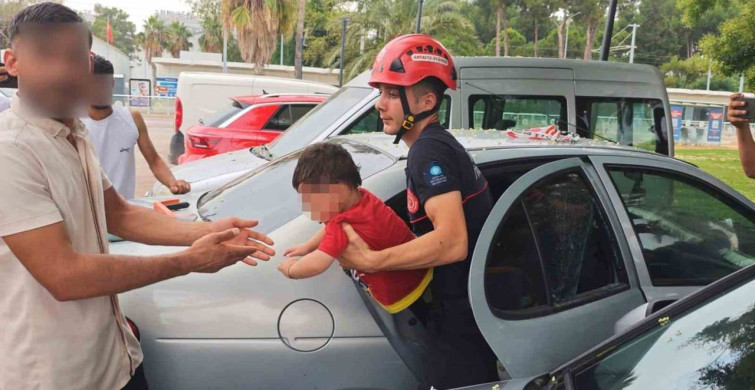 Antalya'da otomobilde kilitli kalan çocuk itfaiye tarafından kurtarıldı