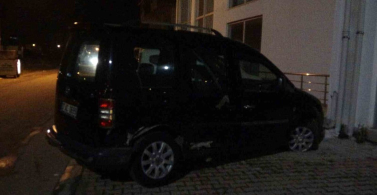 Antalya'da Polis Otosuna Çarpan Araç Kaçtı, Terk Edilmiş Halde Bulundu