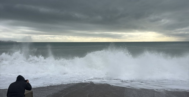 Antalya'da Sağanak Yağış ve Hortum Etkisini Sürdürüyor