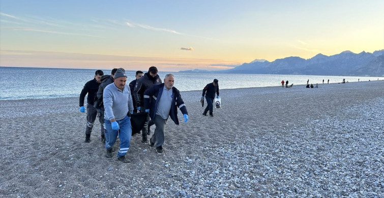 Antalya'da Şaşırtan Gelişme: Sahilde Erkek Cesedi Bulundu