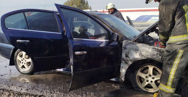 Antalya'da Seyir Halindeki Otomobilde Yangın Çıktı