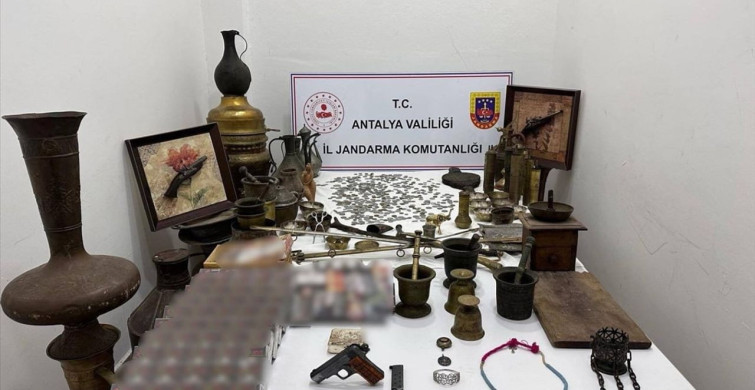 Antalya'da Tarihi Eser Kaçakçılığı Operasyonu: 457 Sikke Ele Geçirildi