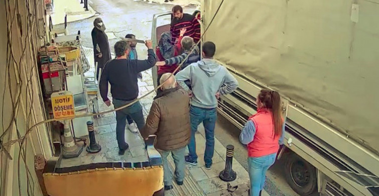 Antalya'da Taşıma Ücretinden Dolayı Çıkan Tartışma, Testereli Sopalı Kavgaya Dönüştü!