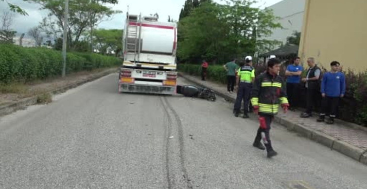 Antalya'da Tır Altında Kalan Genç Motosikletli Hayatını Kaybetti