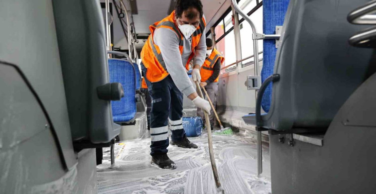 Antalya'da Toplu Ulaşım Araçları Hijyenik Hizmet İçin Temizleniyor