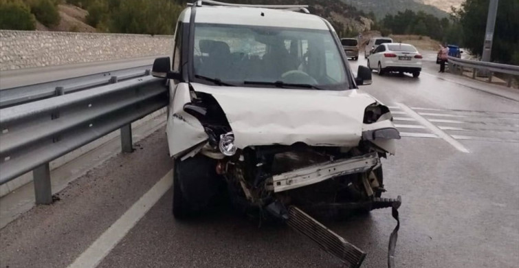 Antalya'da Trafik Kazası: 1 Ölü, 1 Yaralı