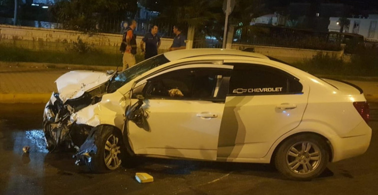 Antalya'da Trafik Kazası: 3 Yaralı