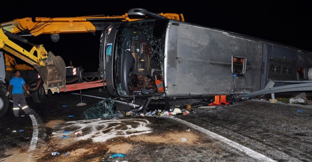 Antalya'da Tur Otobüsü Şarampole Devrildi: 1 Ölü, 28 Yaralı