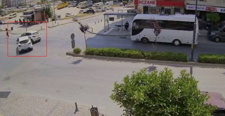 Antalya'da Yaya Geçidinde Kazaya Neden Olan Otomobil Çarpışması