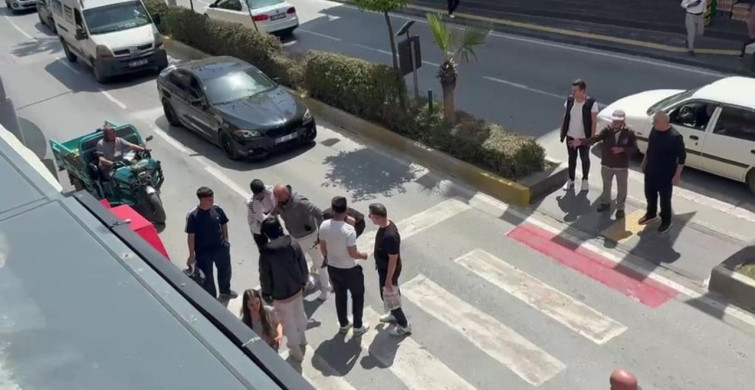 Antalya'da Yaya Geçidinde Motosiklet Kazası
