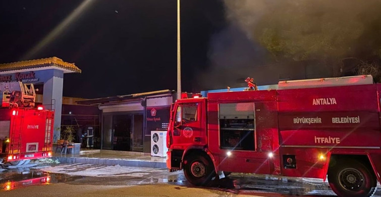 Antalya'da Zincir Market Yangını
