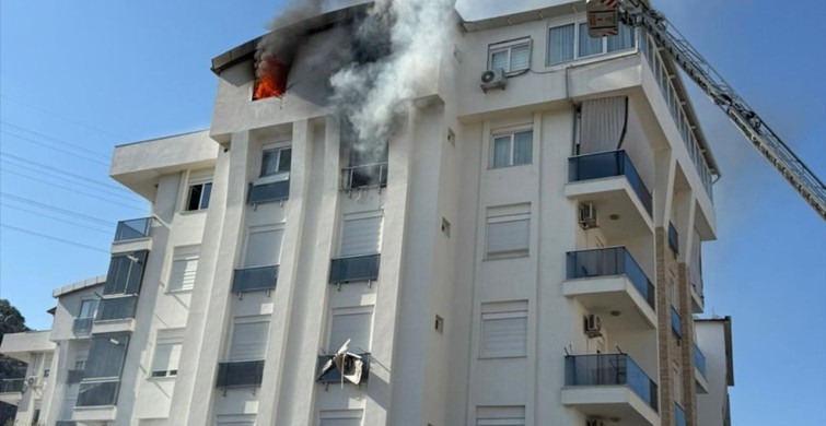 Antalya'daki 6 Katlı Binada Yangın