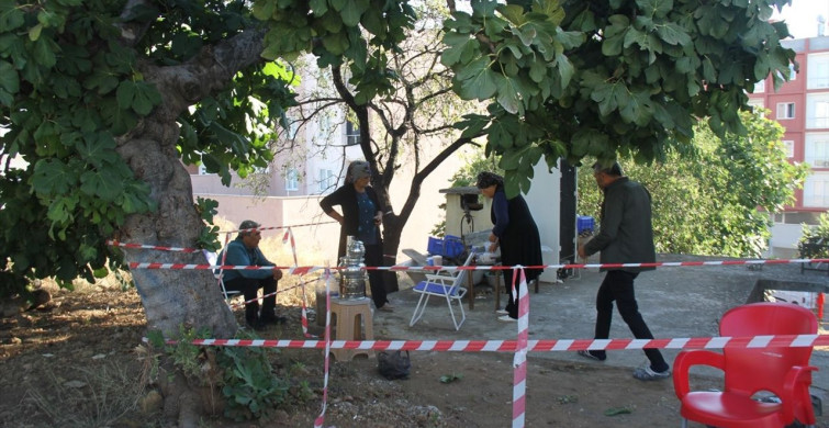 Antalya'daki Göçükte Tahliye Edilen Ailelerin Bekleyişi Devam Ediyor