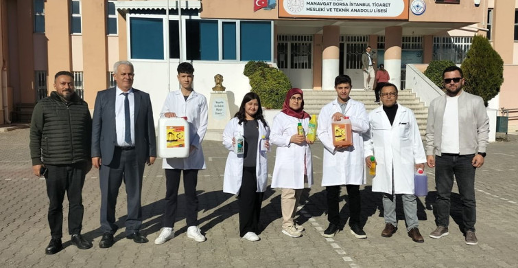 Antalya'daki Meslek Lisesi Öğrencileri Temizlik Ürünleri Üreterek Destek Oluyor
