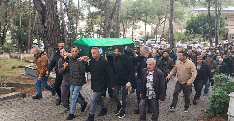 Antalya'daki Otobüs Kazasında Hayatını Kaybeden Seymen Çınar Sarı Defnedildi