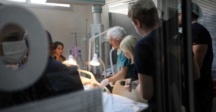 Antalya'daki Otobüs Kazasında Kolu ve Bacağı Kopan İki Hastaya Ameliyat Yapıldı