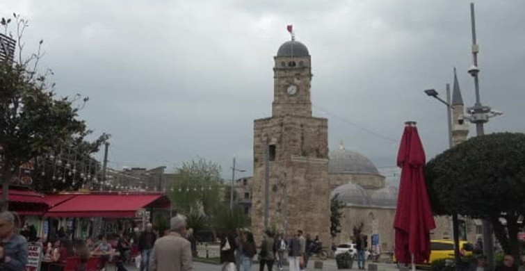 Antalya'daki Tarihi Saat Kulesi'nde Zaman Durdu