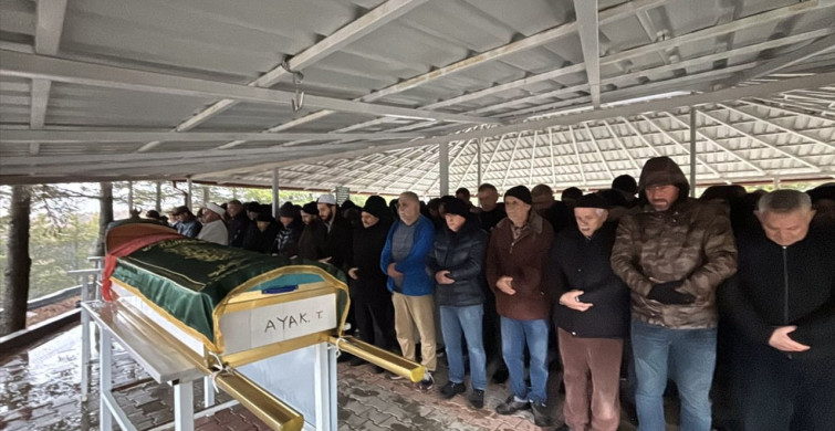 Antalya'daki Trafik Kazasında Anne ve Kızının Cenazesi Toprağa Verildi