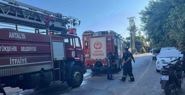 Antalya'nın Alanya ilçesinde 3 katlı binanın zemin katında yangın çıktı