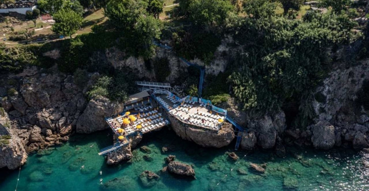 Antalya'nın Mavi Bayraklı Falez Plajları Yaz Sezonunda 200 Bini Aşkın Ziyaretçi Ağırladı