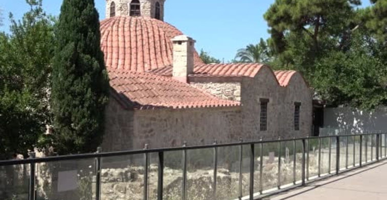 Antalya'nın tarihini suluboyayla tuvale taşıma sanatı