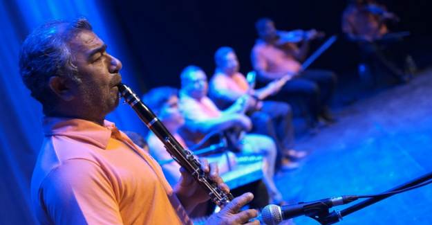 Antalya'nın Temizlik İşçilerinden Mini Konser