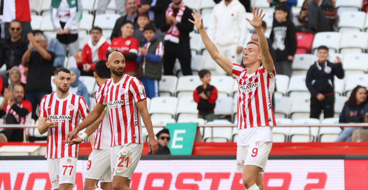 Antalyaspor evinde güldü: Karagümrük'ü 10 kişi yendi