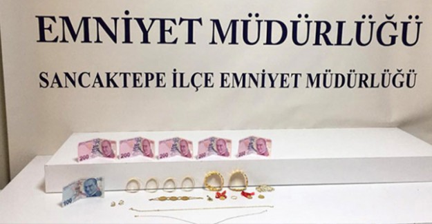 Aracın Üstünde Unutulan Çantadan Düşen Altınlar Yola Saçıldı