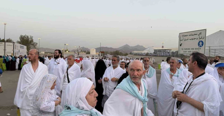 Arafat'ta Hacılar İçin Cebel'i Rahme'ye Geçişler Kontrollü Hale Getirildi
