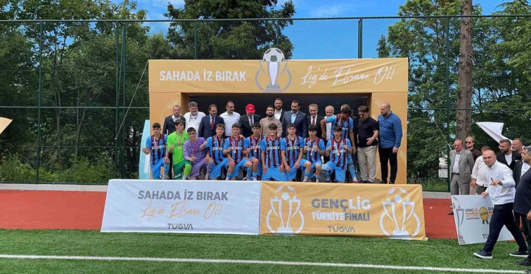Araklı saffet çebi lisesi’nin şampiyonluk sevinci