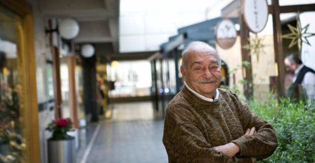 Aram Gülyüz Kimdir?