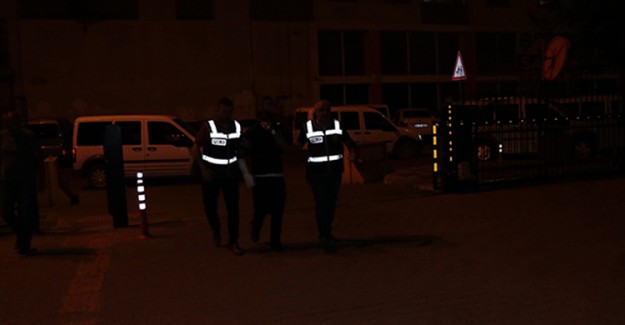Aranan Şahış, Polisi Görünce Pencereden Atladı