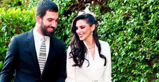 Arda Turan Yüzüğünü Gösterdi!