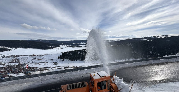Ardahan-Ardanuç Yolundaki Kar Engeli Aşılmak Üzere
