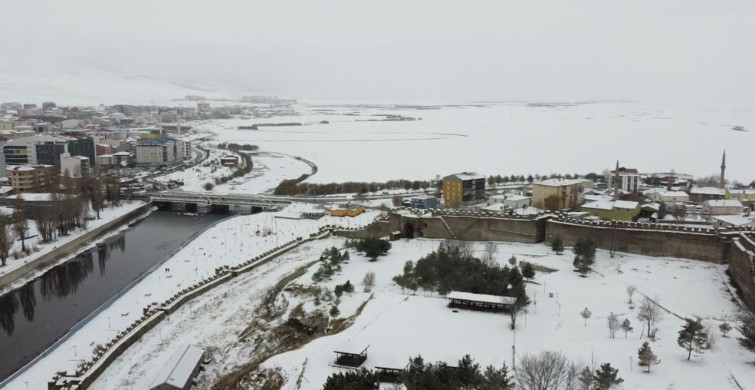Ardahan Kalesi Kar Beyazına Büründü
