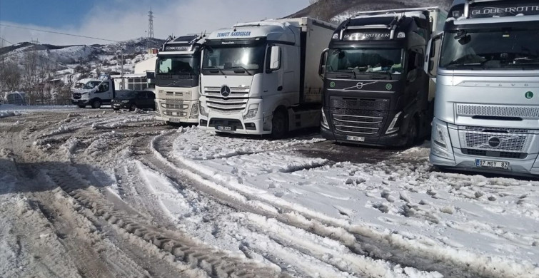 Ardahan-Şavşat Kara Yolu Kontrollü Ulaşıma Açıldı
