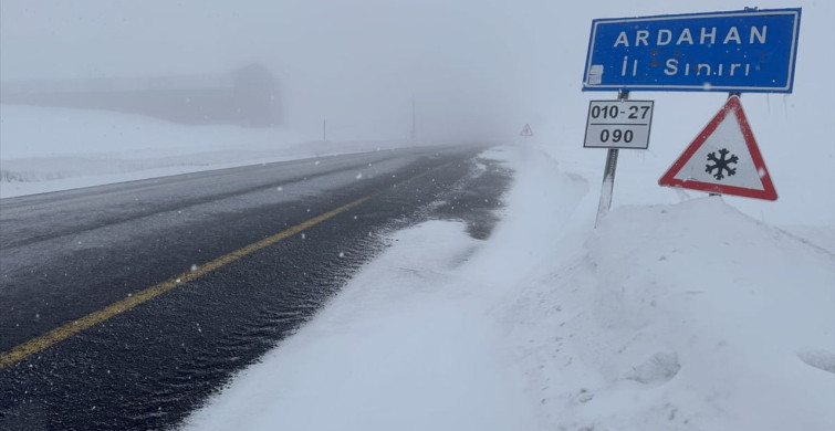 Ardahan-Şavşat Kara Yolu Tır Trafiğine Kapatıldı